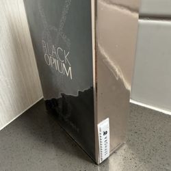 Yves Saint Laurent Black Opium Perfume