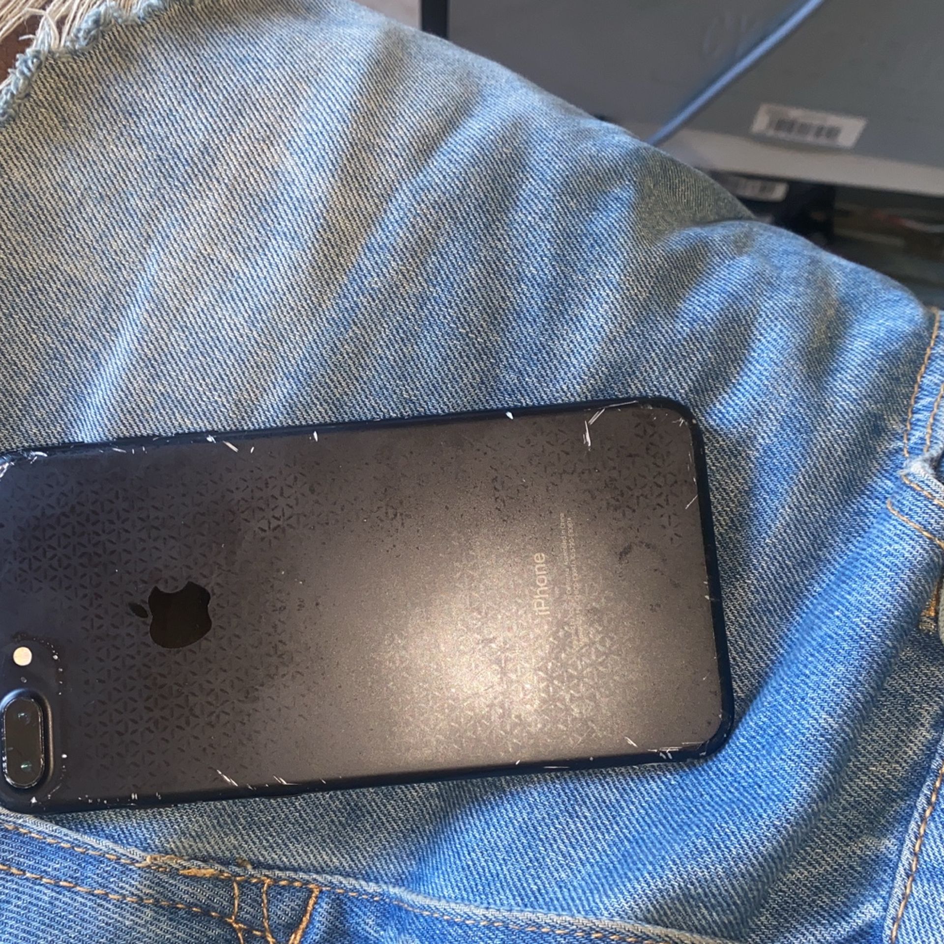 Iphone 7 Plus (Lockec)cracked