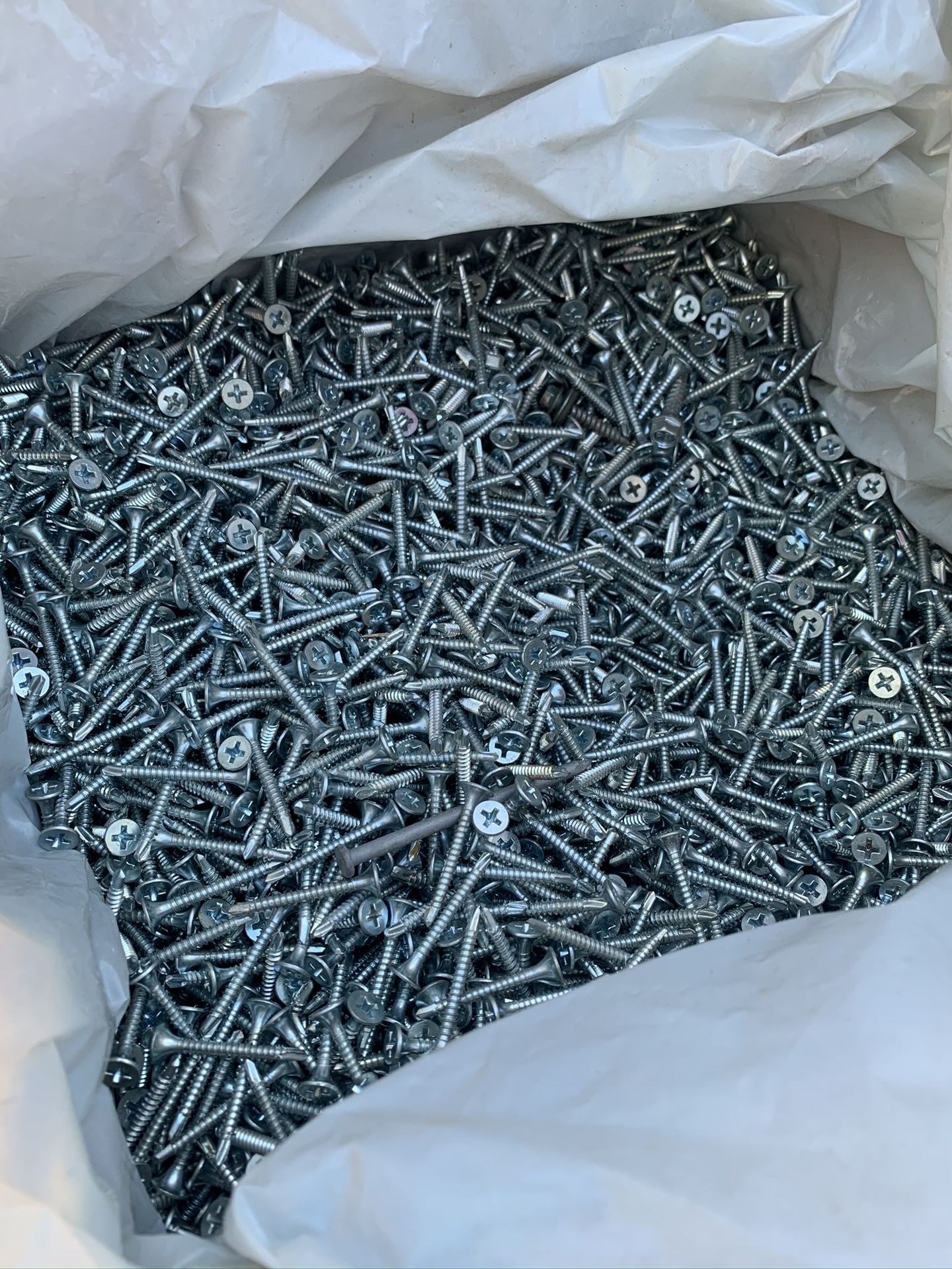 ๐ฅ๐ฅ HILTI screws over 5 boxes 8000 in each box