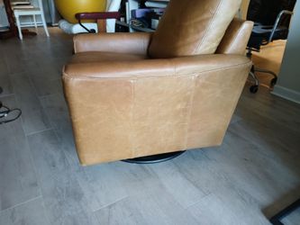 Leather Italiy  Swivel Chair