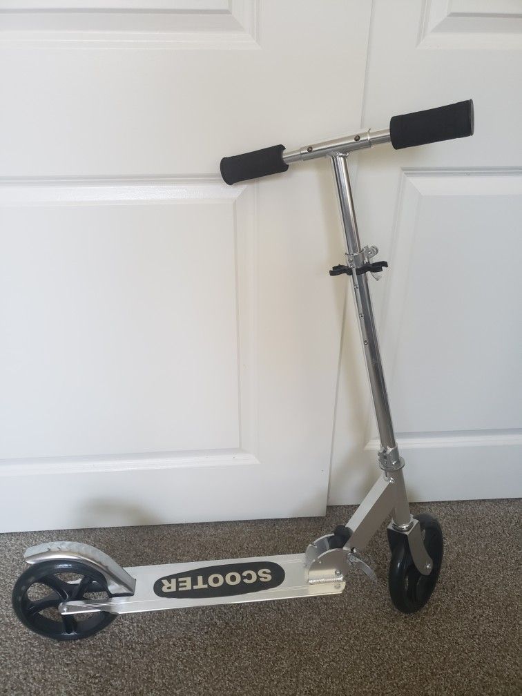 Foldable Lightweight Kick Scooter - Great Condition!