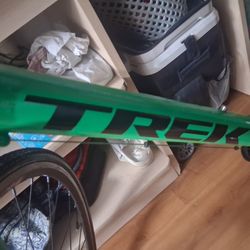 Trek FX2 Bike