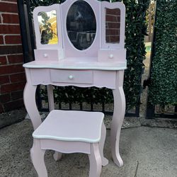 Princess Vanity & Tri-folding Mirror