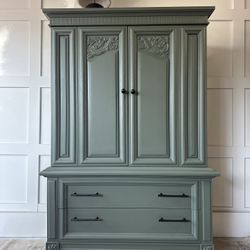 Gorgeous Green Thomasville Dresser / Chest Of Drawers / Armoire 