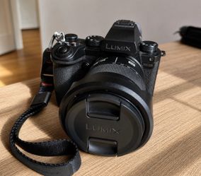 Panasonic Lumix S5IIX + 20–60mm Lens