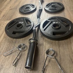 Beautiful BRAND NEW Curl Bar With Pair Of 25s And 10s 