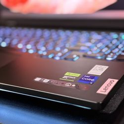 Lenovo Pro 7i – Intel i9-14900HX, RTX 4090 16GB, 48GB RAM, 1TB SSD, 240Hz display. 