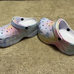 Size 9. Cape Robbin Gardener clogs 