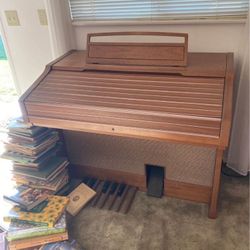 Electric Organ Beautiful Piano Instrument 