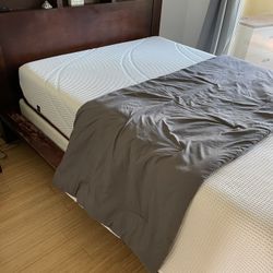 Bed frame nice wood Queen Size with nigh stand