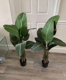 Pretty artificial plant 4 ft tall set of 2 ! Brand new