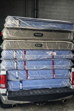 Brand name king and Queen size Beautyrest / Serta poster pedic /kirkland/posterpedic/