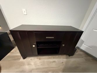Bar with storage