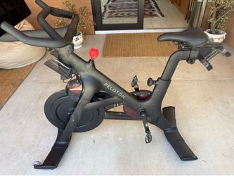 Peloton Bike (Model PL-01) – Working Condition – Includes Floor Mat