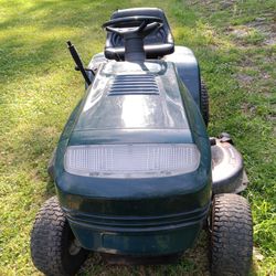 Lawn Tractors 42-in Cut