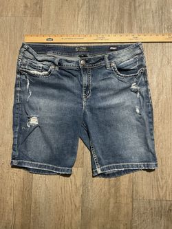 Silver Jeans Co Suki Distressed Bermuda Jean Shorts Blue Denim Size 22 length 9”
