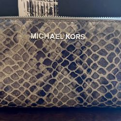 Authentic Michael Kors Wallet With Papers 