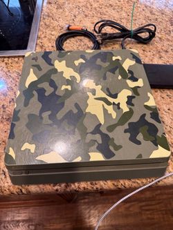 Sony PlayStation 4 Slim 1TB Limited Edition Call of Duty: WWII -console with cords