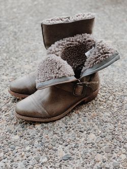 BRAND NEW grey wool winter boots! KOOLABURA! 8W