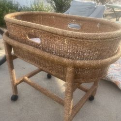 Excellent Like-New Condition Pottery Barn Moses Bassinet
