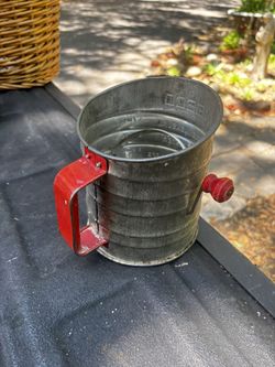 Vintage Nesco Flour Sifter