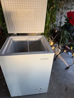 Insignia 3.5 Cu. Ft. Chest Freezer – Good Condition