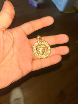 10k gold pendant