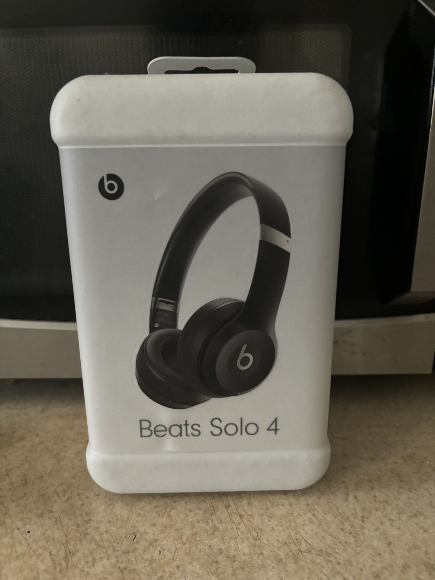 Beats Solo 4 - Black