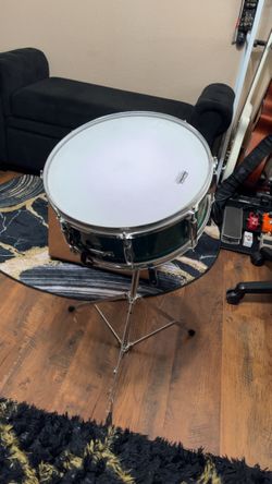 Pearl snare drum