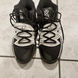 Nike Kyrie Irving 5’s Black