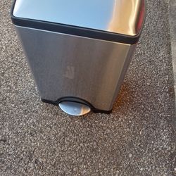 Simple Human Trash Can