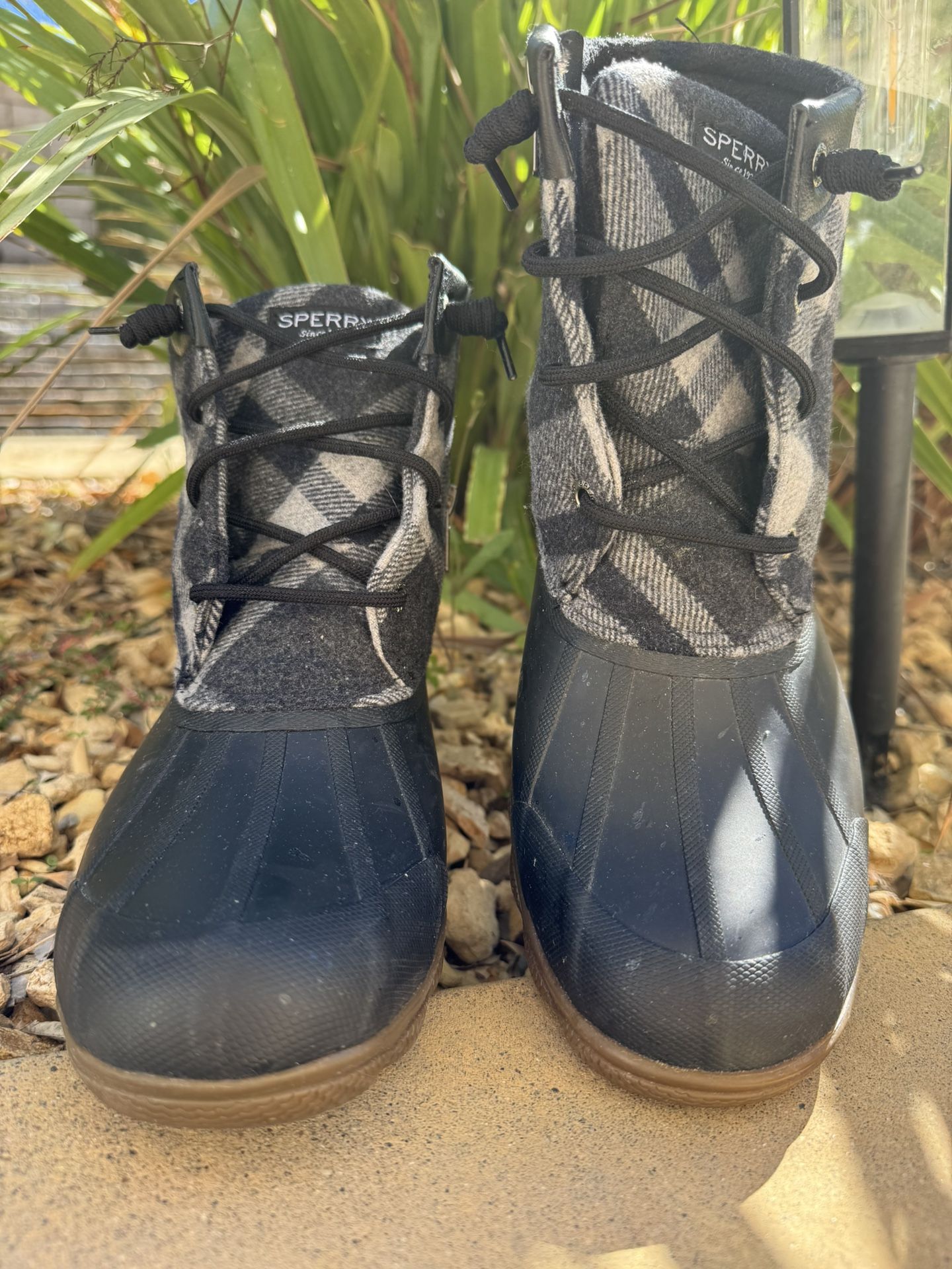 Women’s Sperry Duck Boots - 8