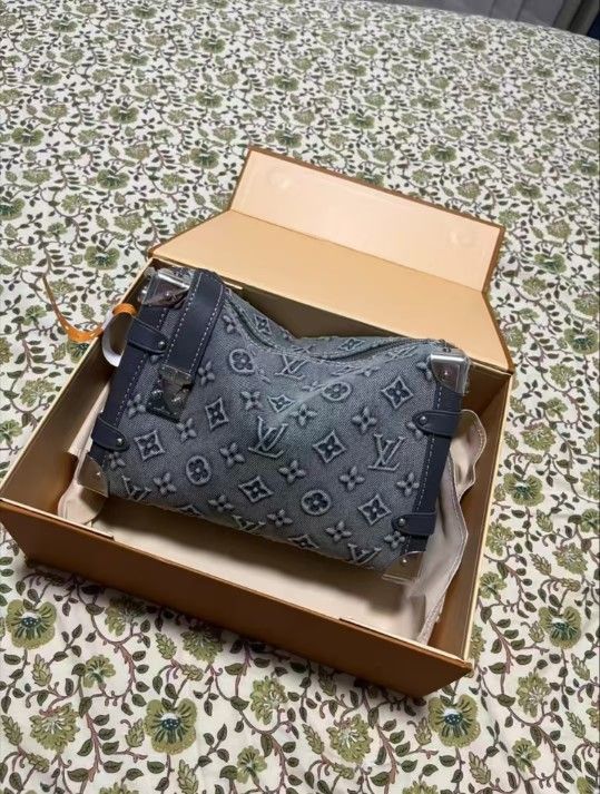 LV SS23 Show Models Old Flower Denim Soft Box Bag!
