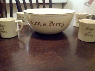 Vintage Tom & Jerry punch bowl and mugs