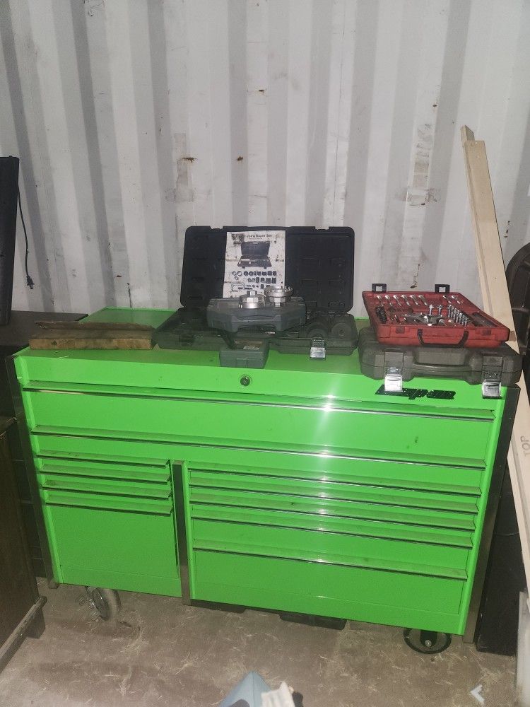 52" SNAP ON TOOL BOX.