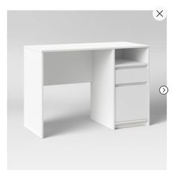 Essentials Desk (white) 