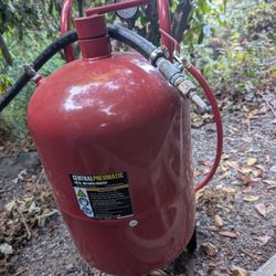 Great Condition Central Pneumatic 40lb Abrasive Blaster/ Sand Blaster 