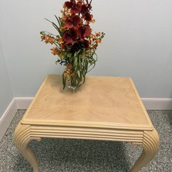Corner/End Table