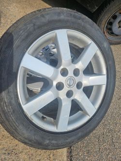 Nissan 17-Inch Alloy Wheel with Falken Tire