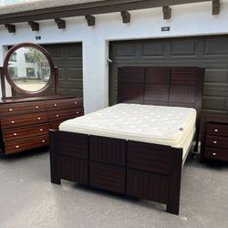 BEAUTIFUL SET QUEEN W BOX + MATTRESS / DRESSER W MIRROR & NIGHTSTAND - BY VIETINAM FURNITURE - SOLID WOOD - EXCELLENT CONDITION - Delivery Available