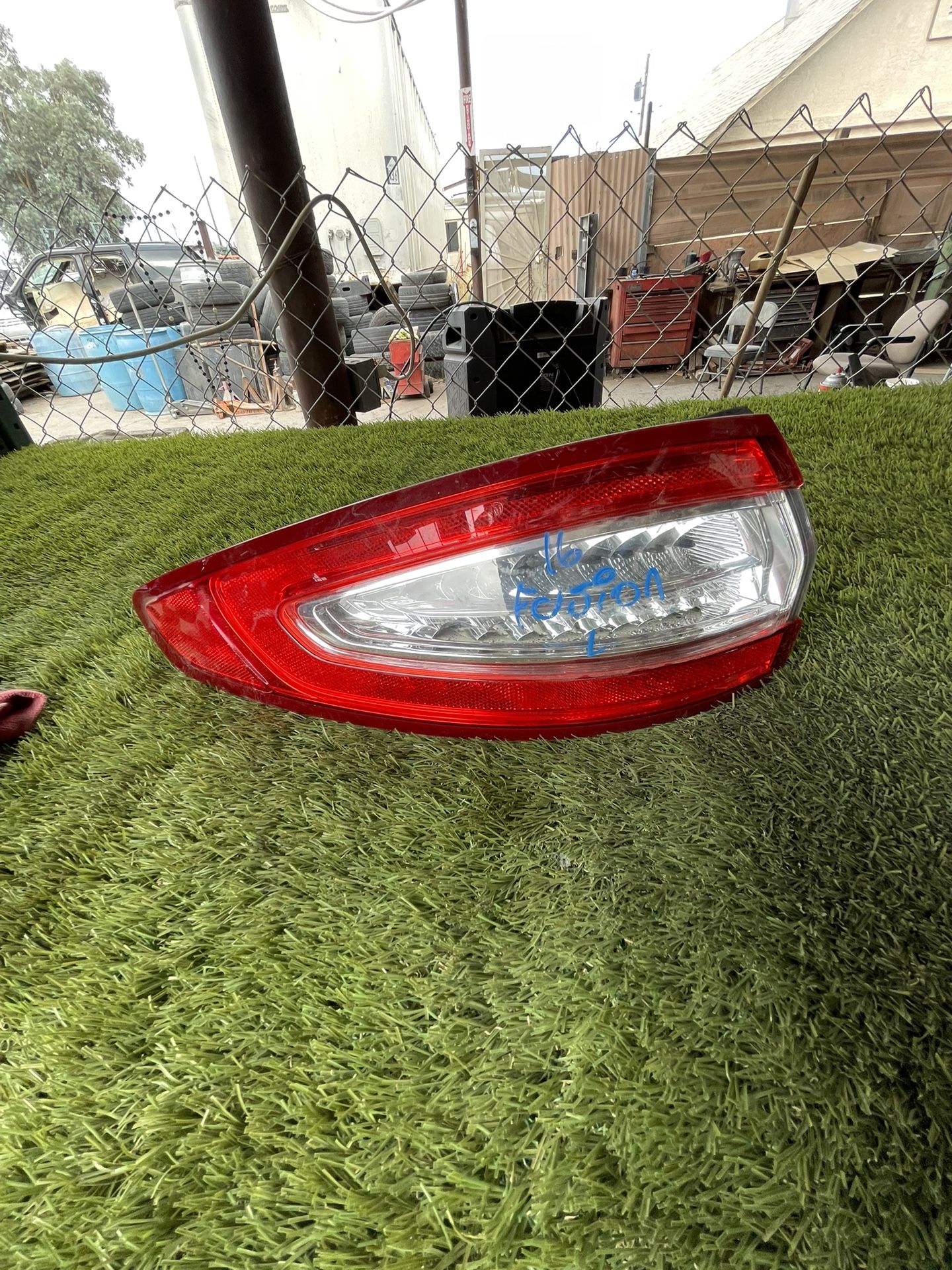 2016 Fusion Left Tail light