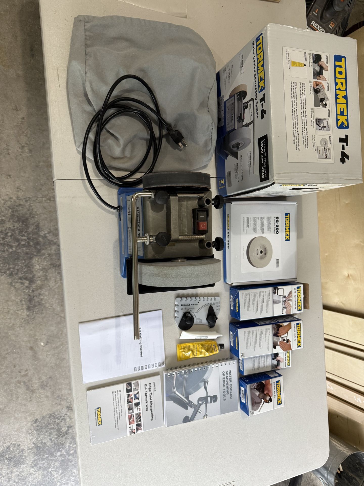 Tormek T-4 & Several Jigs