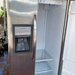 Frigidaire Used Good Working Conditions  I Buy  New One 