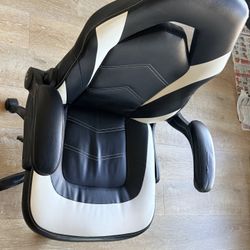 Gaming Chair – Good Condition – $25 – Alhambra Pickup