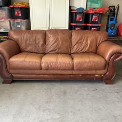 Brown Leather Sofa – Solid Wood Frame – Free Delivery 🚚 