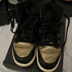 Jordan 1 Retro Black and Gold Size 2.5Y