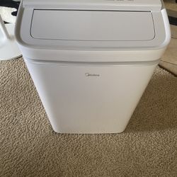 Midea 14000 Btu With Dehumidifier and Fan Mode. 
