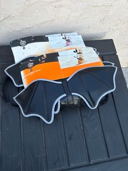 Hyde and EEK! Boutique Reflective Bat Wings Pet Costume. Lot of 4 see video