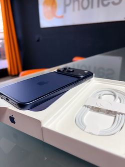 Used for 2 months blue iPhone 17 pro max 256gb unlocked for any carrier battery health 100%🥰 (89 battery cycles) comes w/ apple warranty till 6/27 iP