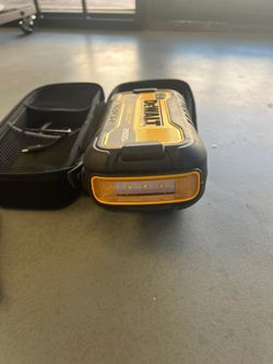 DEWALT 2500 Peak Amp Lithium Jump Starter with USB Power Bank.